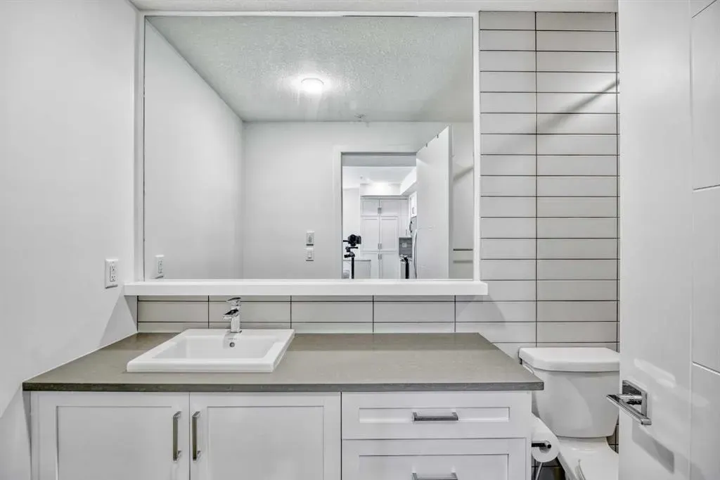 3932 University Avenue NW, #303