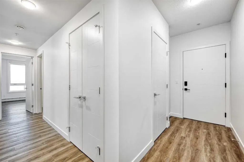 3932 University Avenue NW, #303
