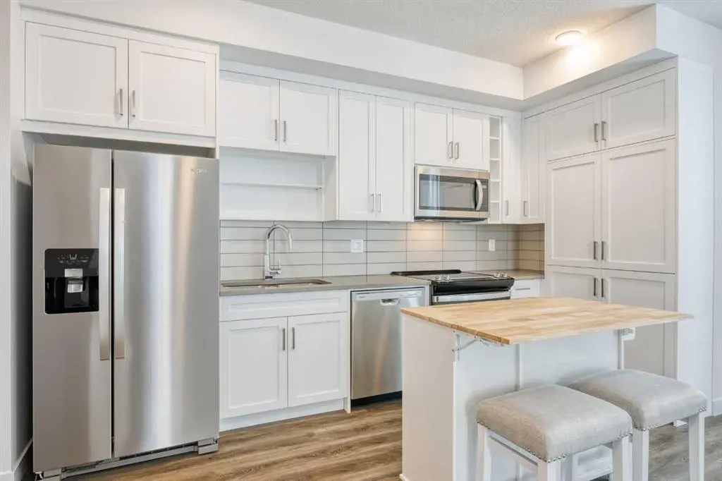 3932 University Avenue NW, #303