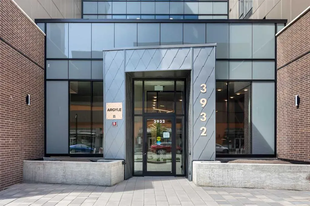 3932 University Avenue NW, #303