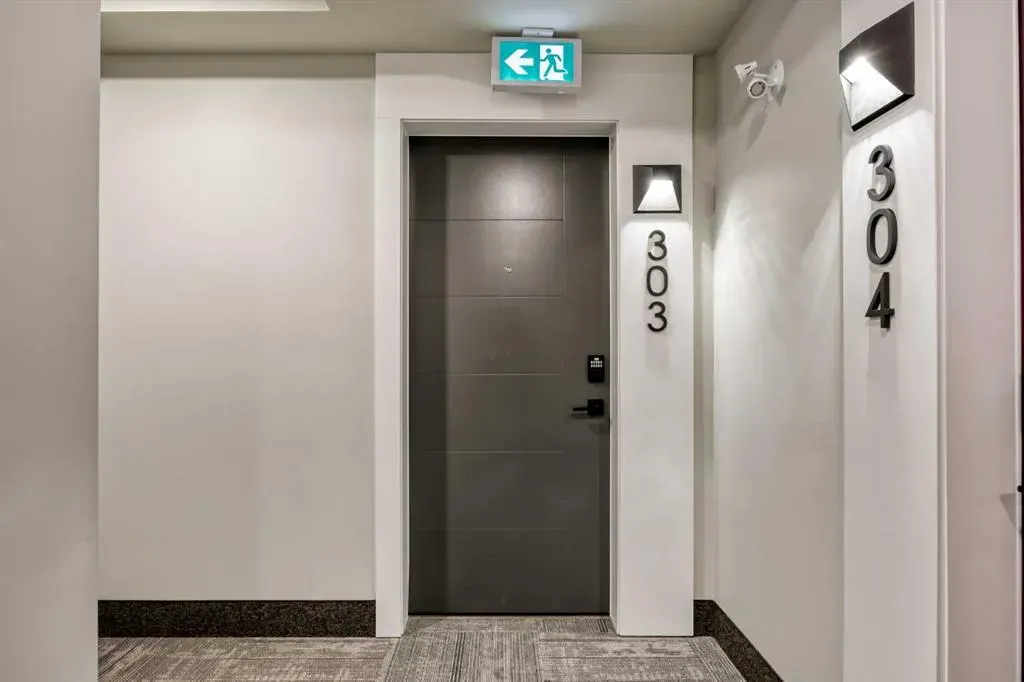 3932 University Avenue NW, #303