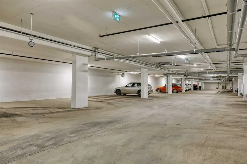 3932 University Avenue NW, #303