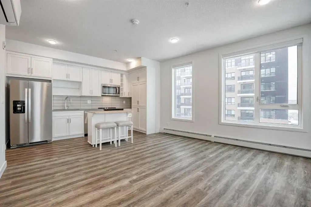 3932 University Avenue NW, #303