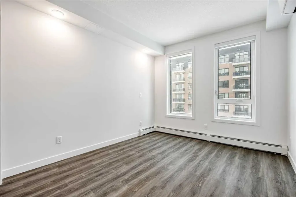 3932 University Avenue NW, #303