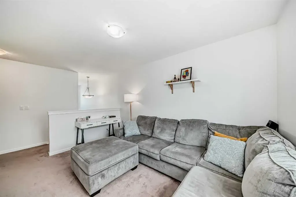 55 Carringwood Grove NW