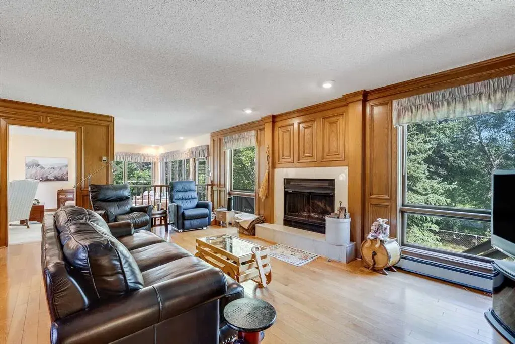 279 Canterville Drive SW