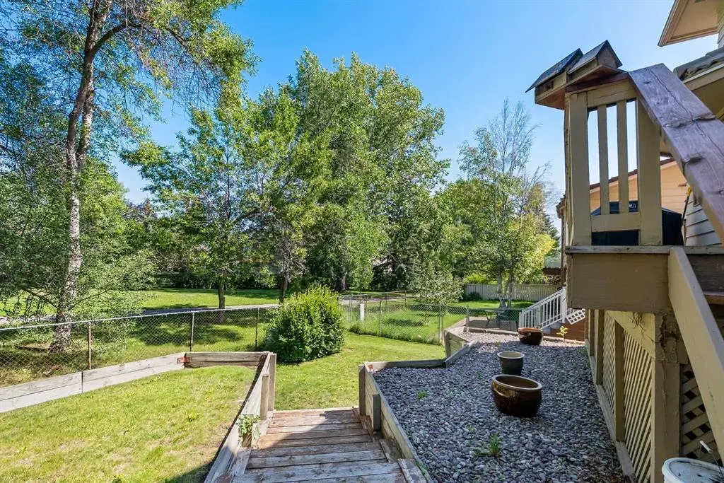 279 Canterville Drive SW