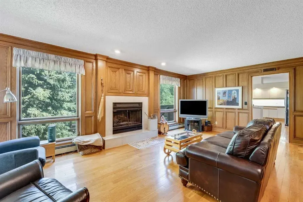 279 Canterville Drive SW