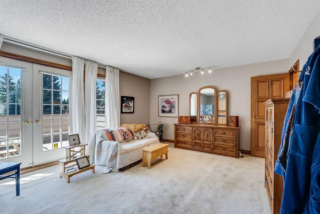 279 Canterville Drive SW