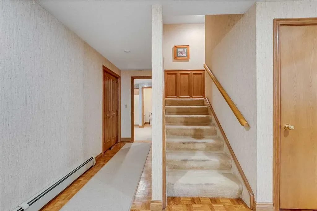 279 Canterville Drive SW