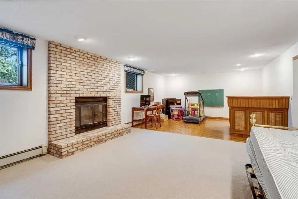 279 Canterville Drive SW