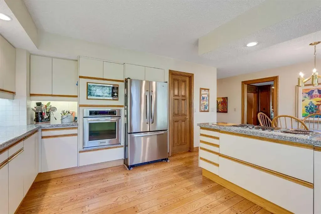 279 Canterville Drive SW