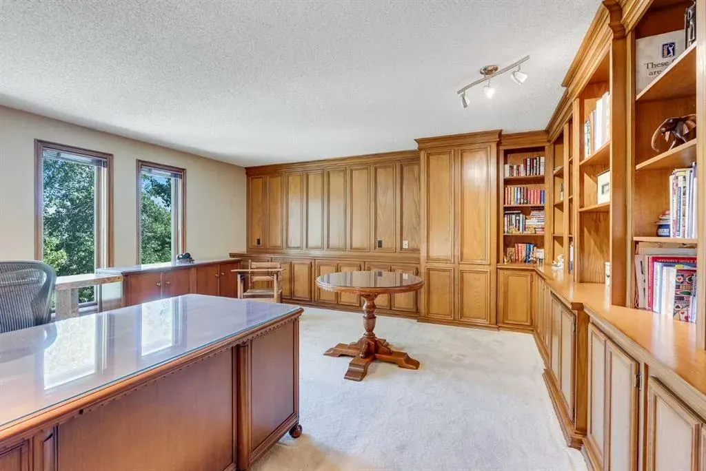 279 Canterville Drive SW