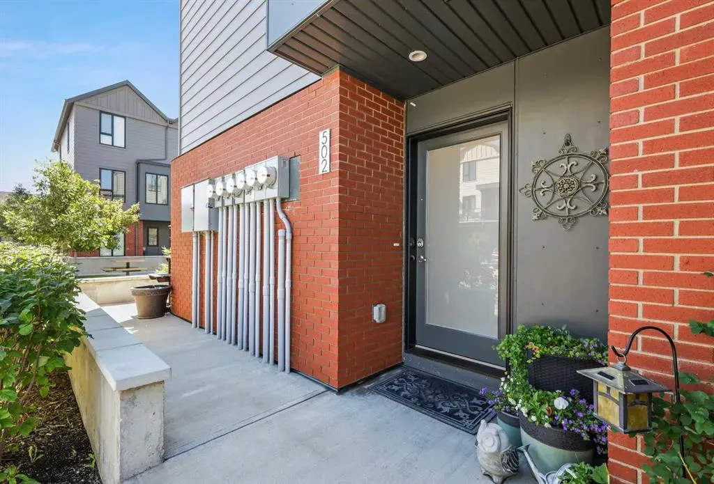 502 Drake Landing Wynd