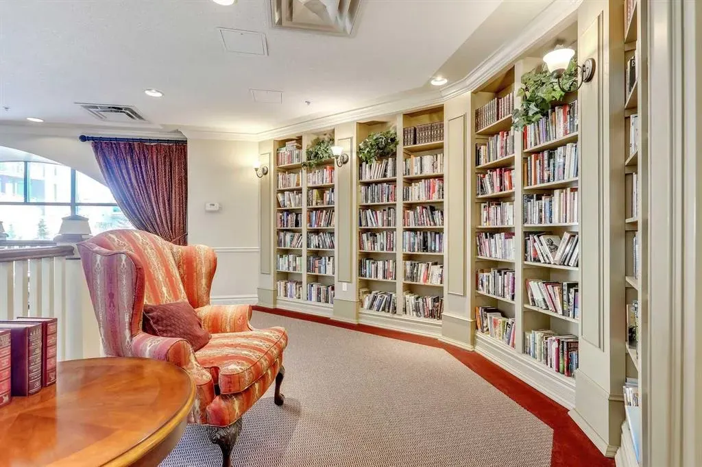 1718 14 Avenue NW, #809