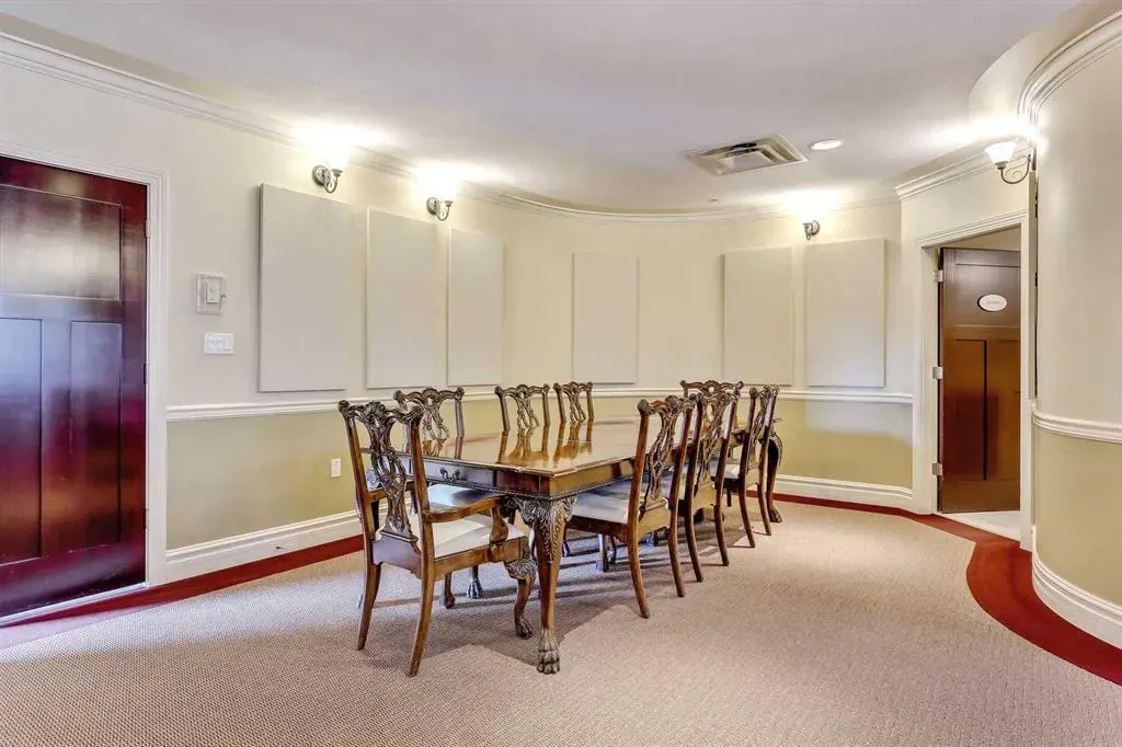 1718 14 Avenue NW, #809