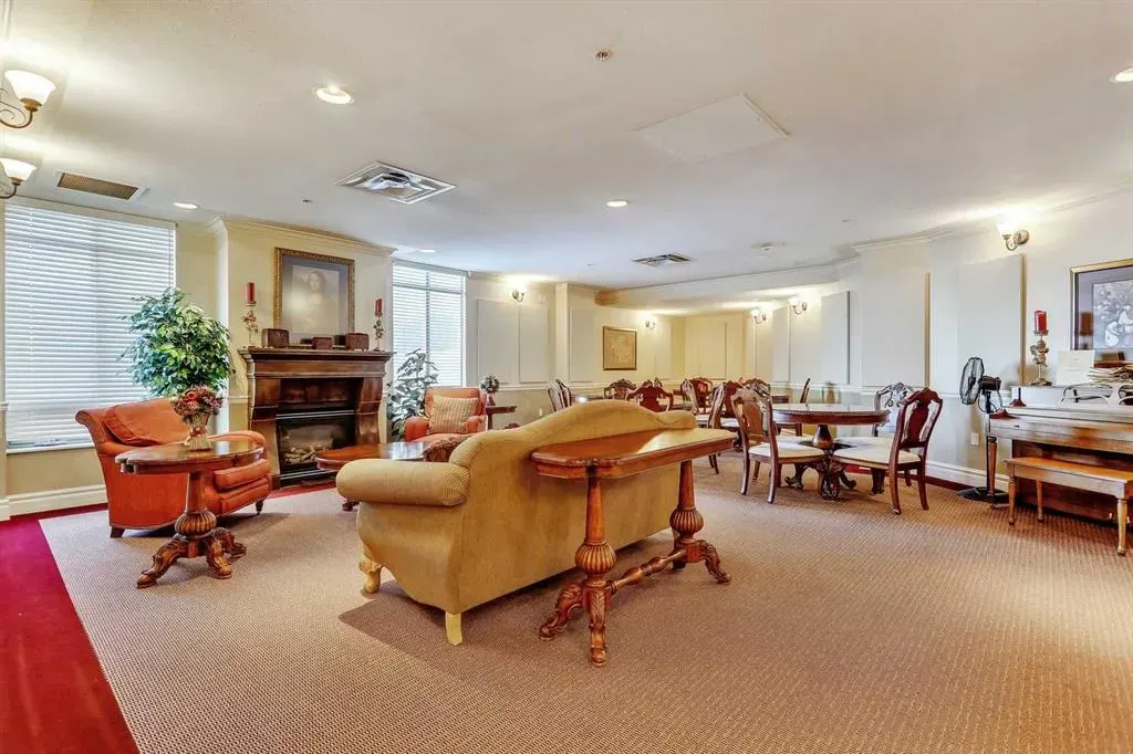 1718 14 Avenue NW, #809