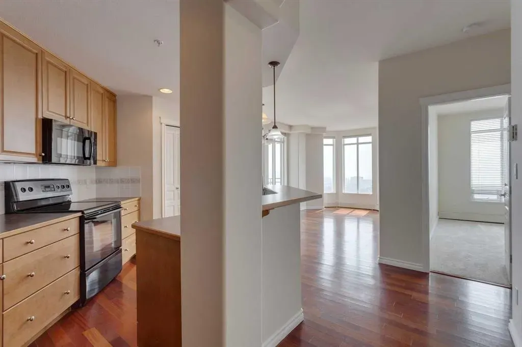 1718 14 Avenue NW, #809
