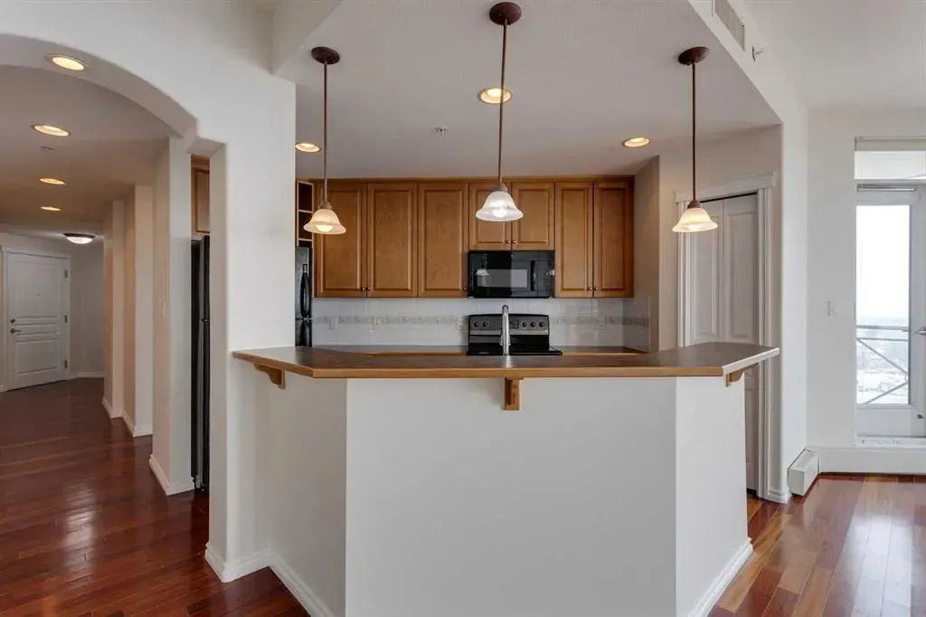 1718 14 Avenue NW, #809