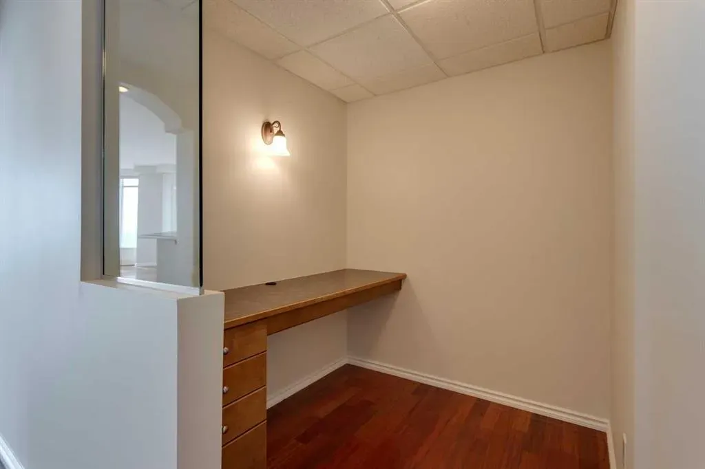 1718 14 Avenue NW, #809