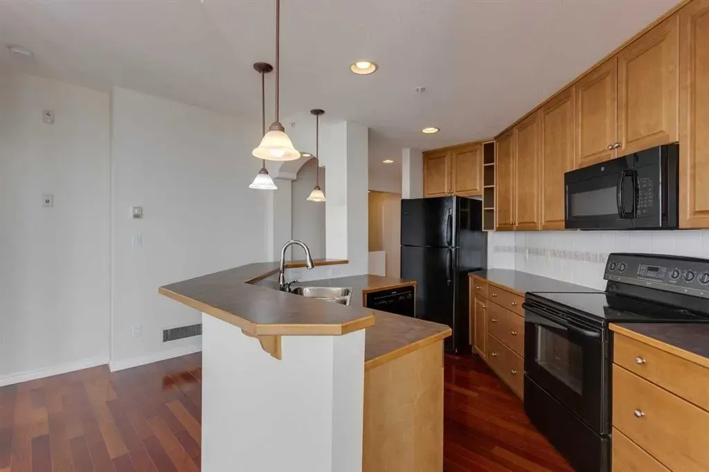 1718 14 Avenue NW, #809