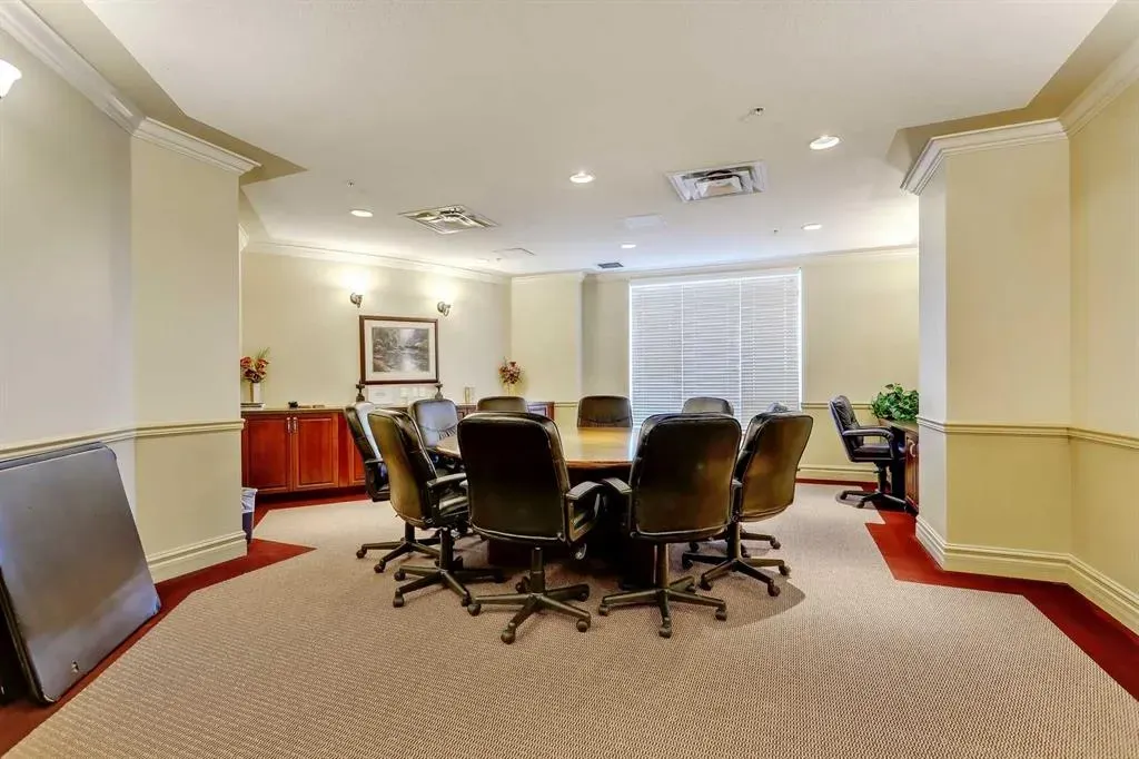 1718 14 Avenue NW, #809