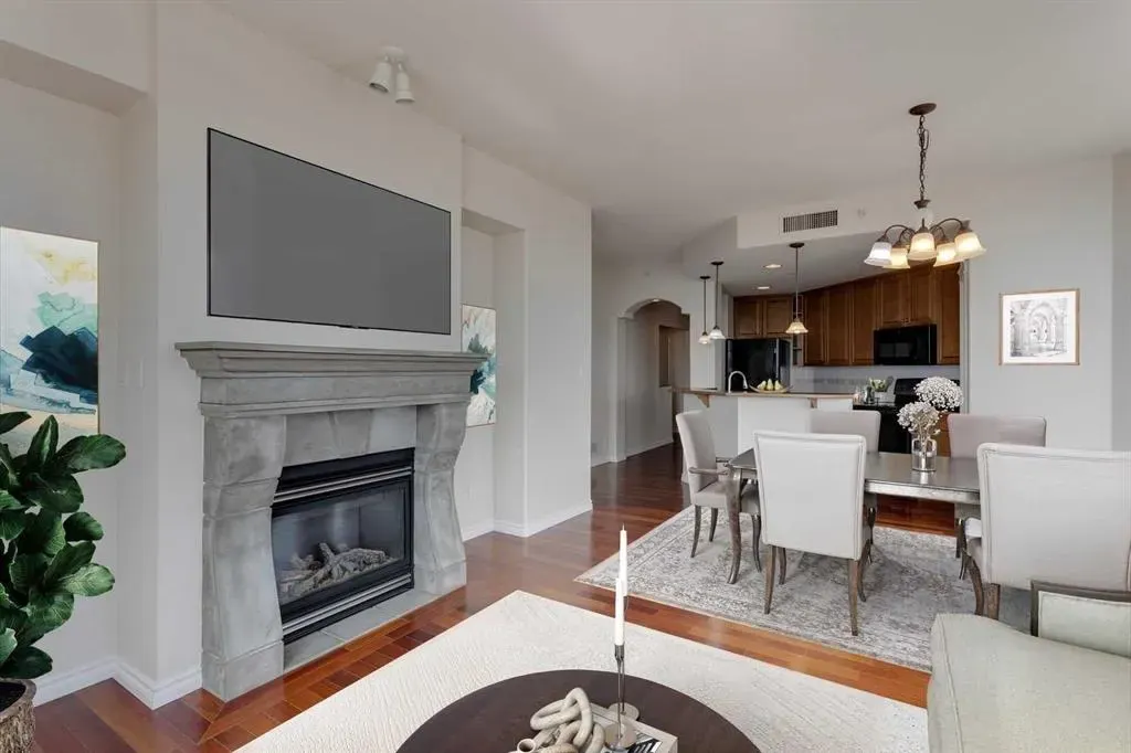 1718 14 Avenue NW, #809