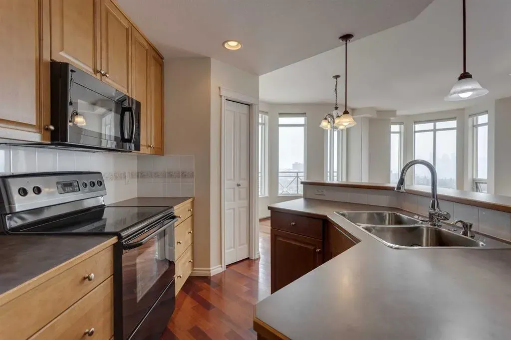 1718 14 Avenue NW, #809