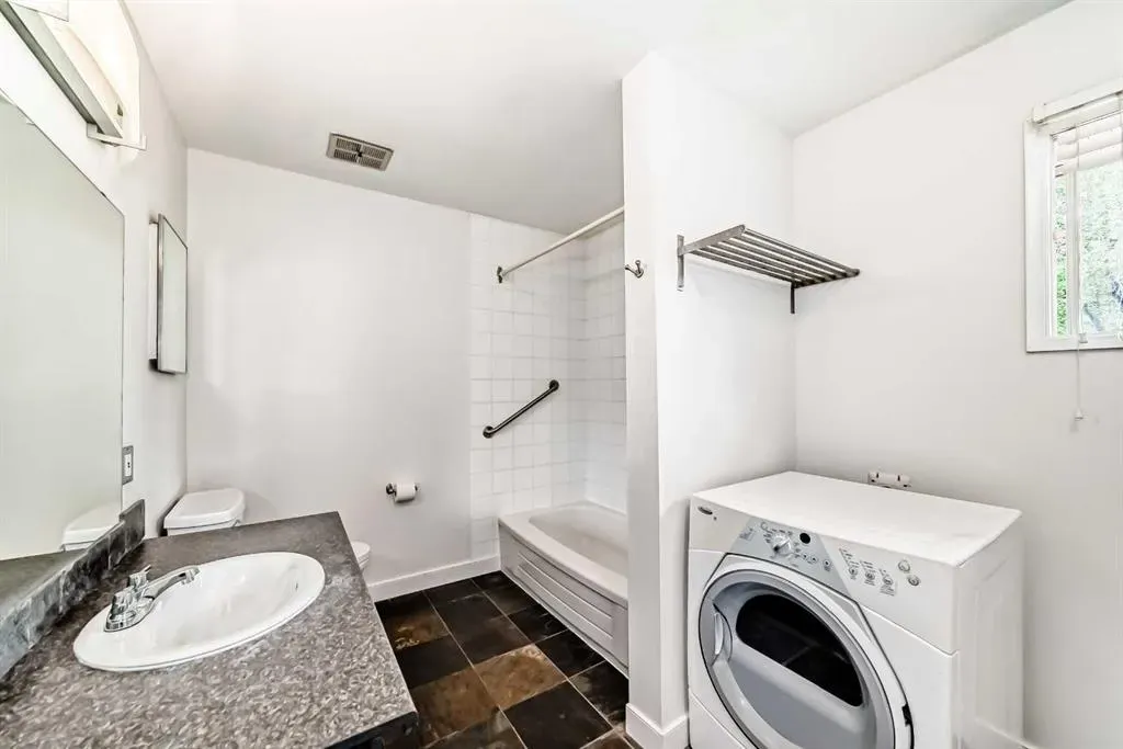 2520 Palliser Drive SW, #306