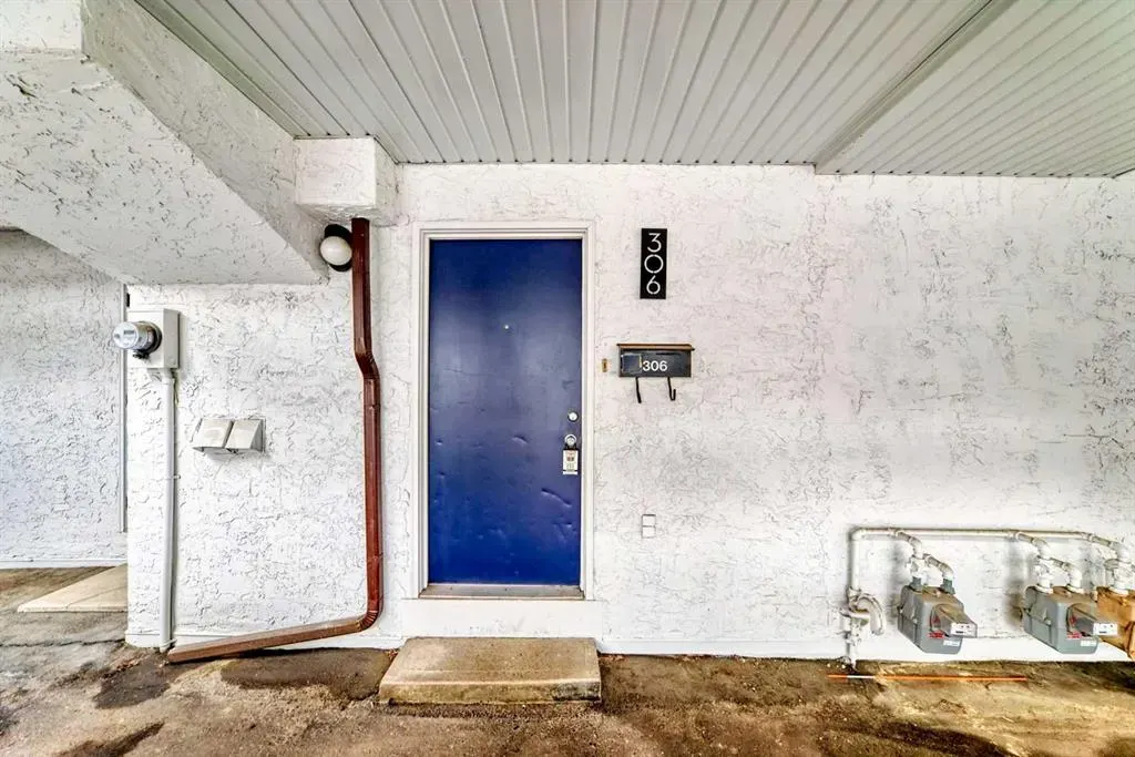 2520 Palliser Drive SW, #306