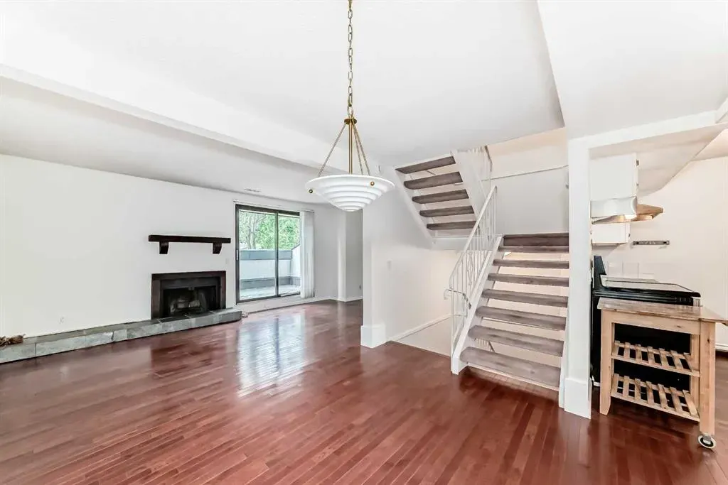 2520 Palliser Drive SW, #306