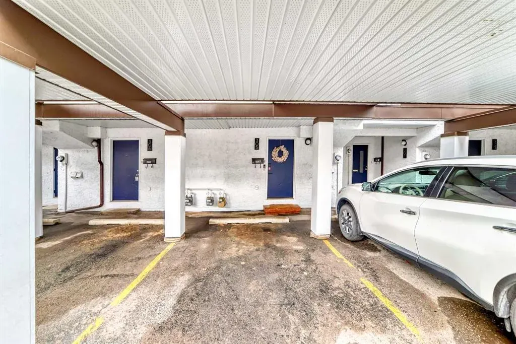 2520 Palliser Drive SW, #306