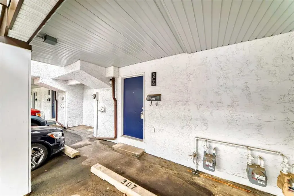 2520 Palliser Drive SW, #306