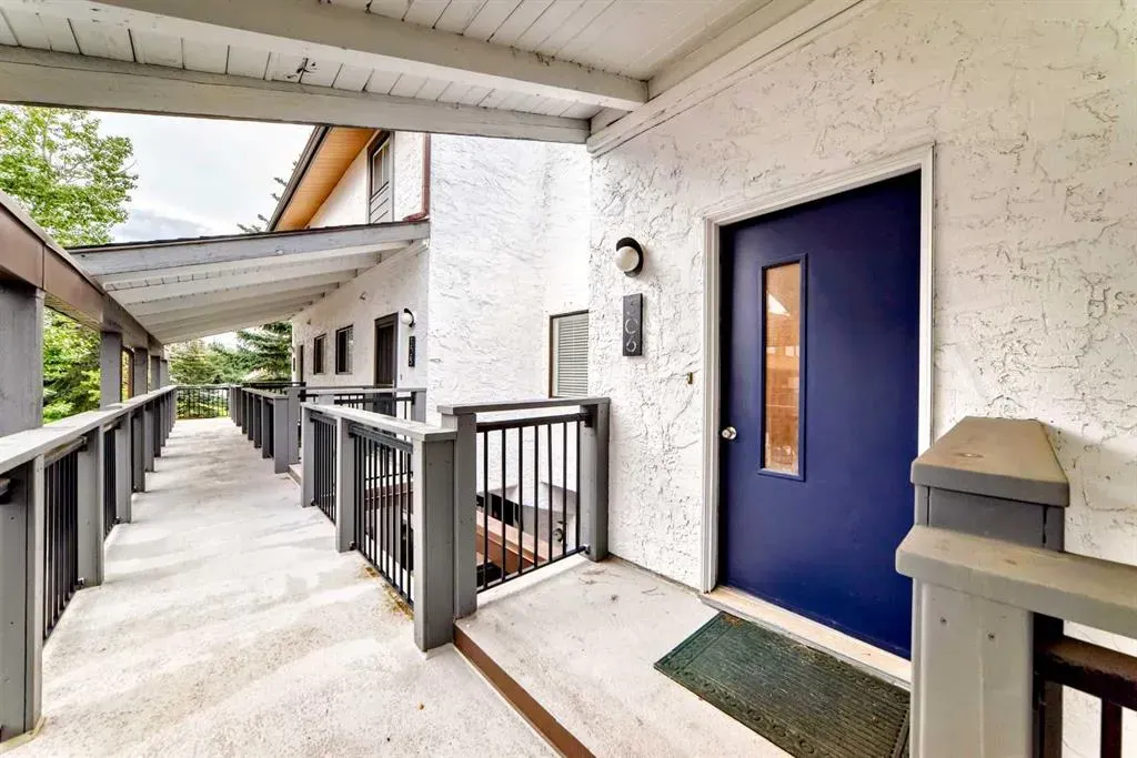 2520 Palliser Drive SW, #306
