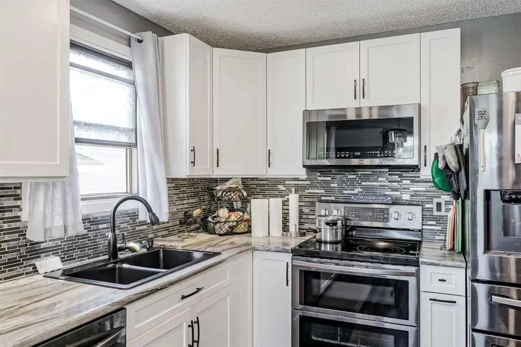 563 Deerpath Court SE