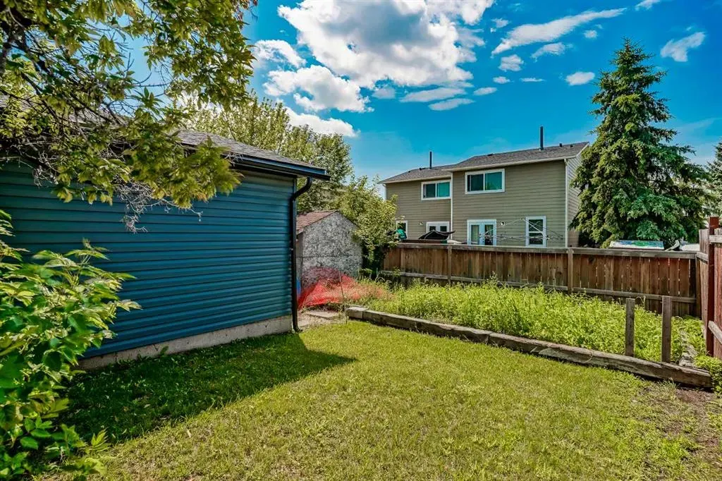 563 Deerpath Court SE