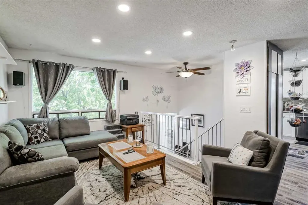 563 Deerpath Court SE