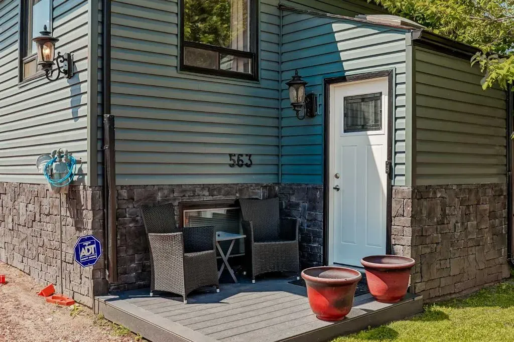 563 Deerpath Court SE