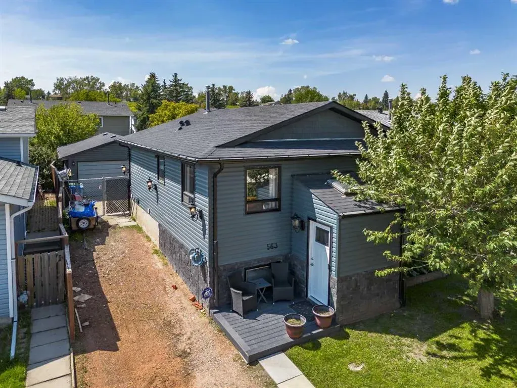563 Deerpath Court SE