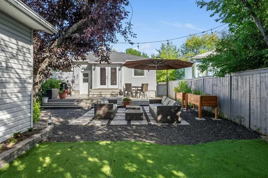 1921 Mountview Crescent NE