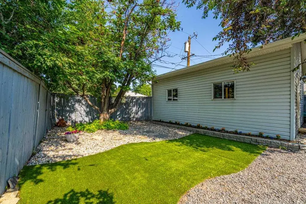 1921 Mountview Crescent NE