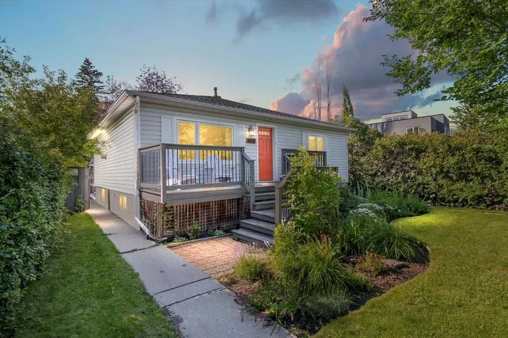 1921 Mountview Crescent NE