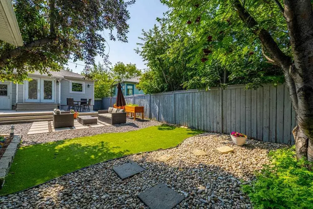 1921 Mountview Crescent NE