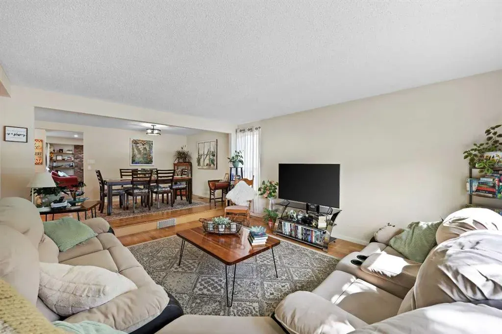 40 Woodbrook Court SW