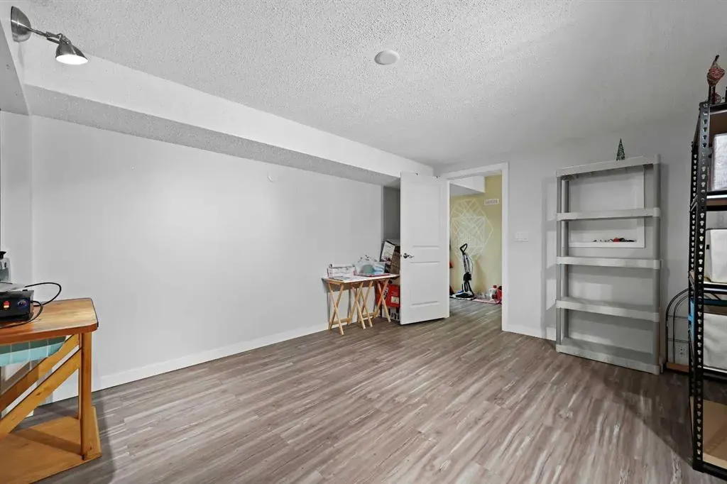 40 Woodbrook Court SW
