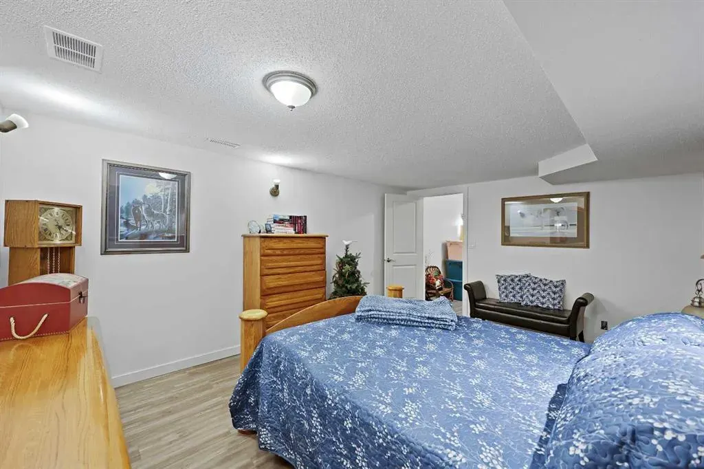 40 Woodbrook Court SW