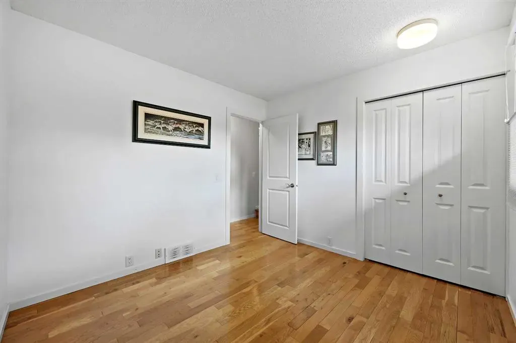 40 Woodbrook Court SW