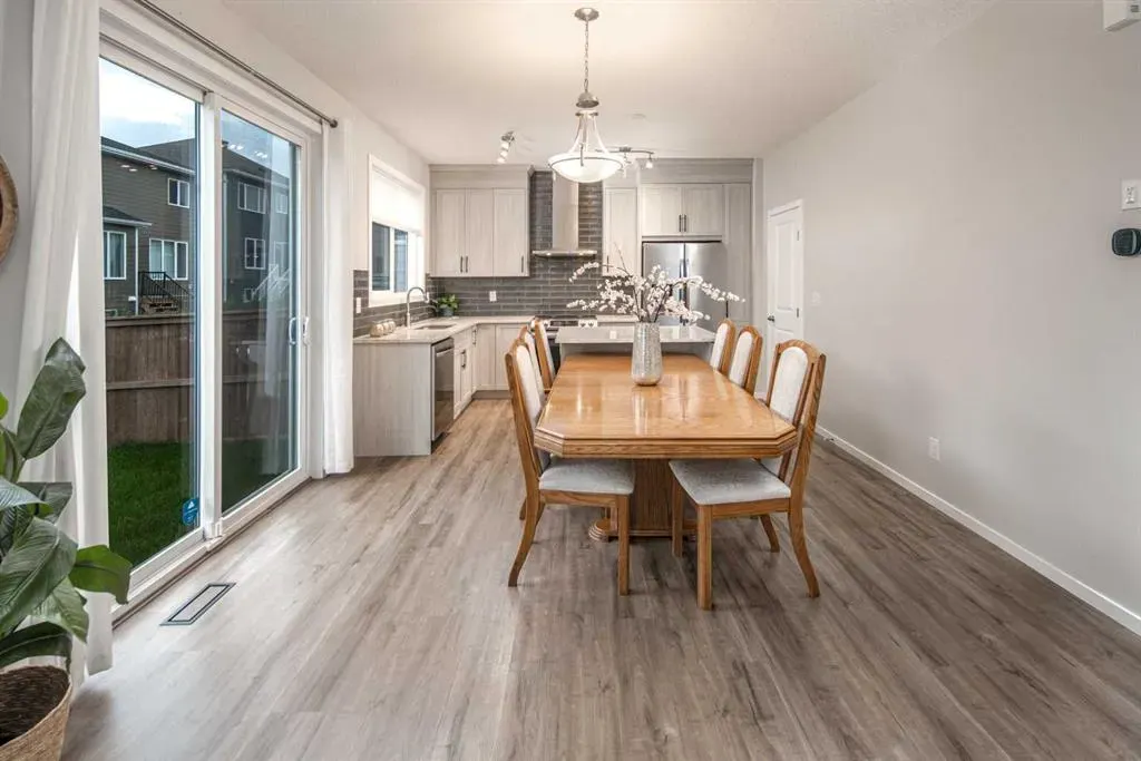 76 Yorkville Landing SW