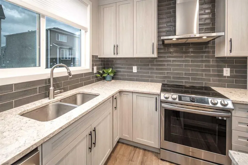 76 Yorkville Landing SW