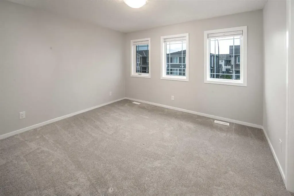 76 Yorkville Landing SW